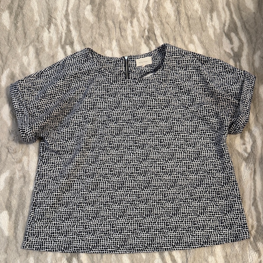 Women's Black and White Textured Top